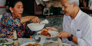 Ganjar temui Susi Pudjiastuti di Pangandaran, Selasa 7 November 2023. (twitter Ganjar)