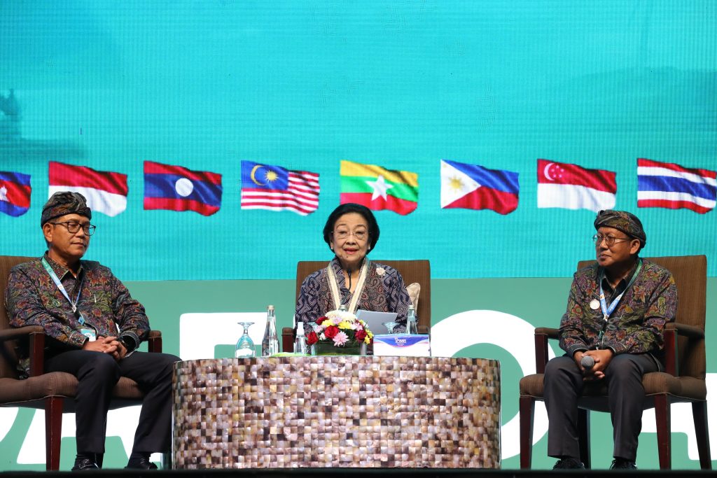 Presiden Megawati Soekarnoputri Terima Penghargaan Tingkat Tinggi dari Federasi Insinyur ASEAN