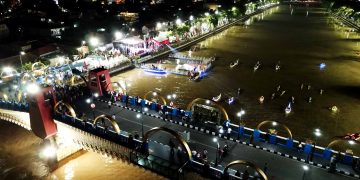 Suasana pemebukaan festival Cisadane Kota Tangerang pada Selasa malam 22 November 2023. (dok. Humas Peemkot)