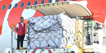 Pesawat Airbus A330 dengan nomor penerbangan JT6001 yang membawa bantuan kemanusiaan dari Indonesia untuk Palestina tiba di Bandara El Arish, Mesir, pada Senin, 6 November 2023, sekitar pukul 13.30 waktu setempat atau 18.30 WIB. Foto: BPMI Setpres/Kris