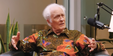 Dalam sebuah acara bertajuk "Menyelamatkan Demokrasi dari Cengkeraman Oligarki dan Dinasti Politik," Frans Magnis Suseno, pengajar Filsafat dan Etika, mengungkapkan keprihatinan atas kondisi berbahaya di Indonesia. Ia menyoroti peningkatan kemiskinan, dinasti politik keluarga yang merajalela, pengadilan yang tidak independen, dan tingkat korupsi yang semakin tinggi.