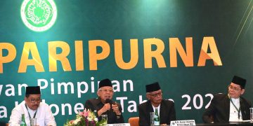 Wapres Ma'ruf Amin (kedua Kanan) dan Ketua Umum MUI Anwar Iskandar (ketiga kanan) saat Rapat Paripurna MUI di Hotel Aryadyta, Jakarta, Jumat 17 November 2023. (dok. MUI)
