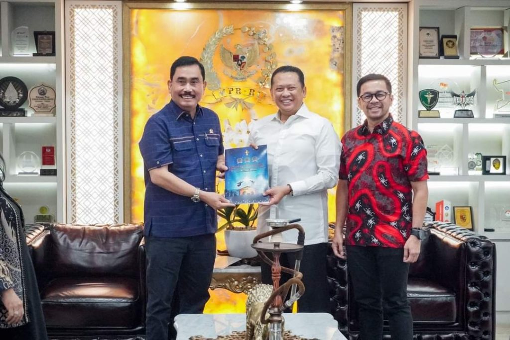 Bambang Soesatyo Panitia Natal DPR RI, Hendrik Halomoan Sitompul dan Marinus Gea(Foto Facebook @Bambang Soestyo)