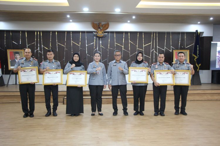 Torehkan prestasi, Kantor Wilayah Kementerian Hukum dan HAM Lampung berhasil raih penghargaan predikat unit kerja pelayanan publik berbasis hak asasi manusia (P2HAM)