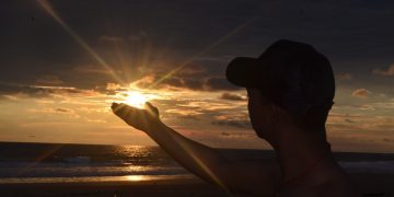 Pantai Merah (Pantai Afulu/Foto Resky A)