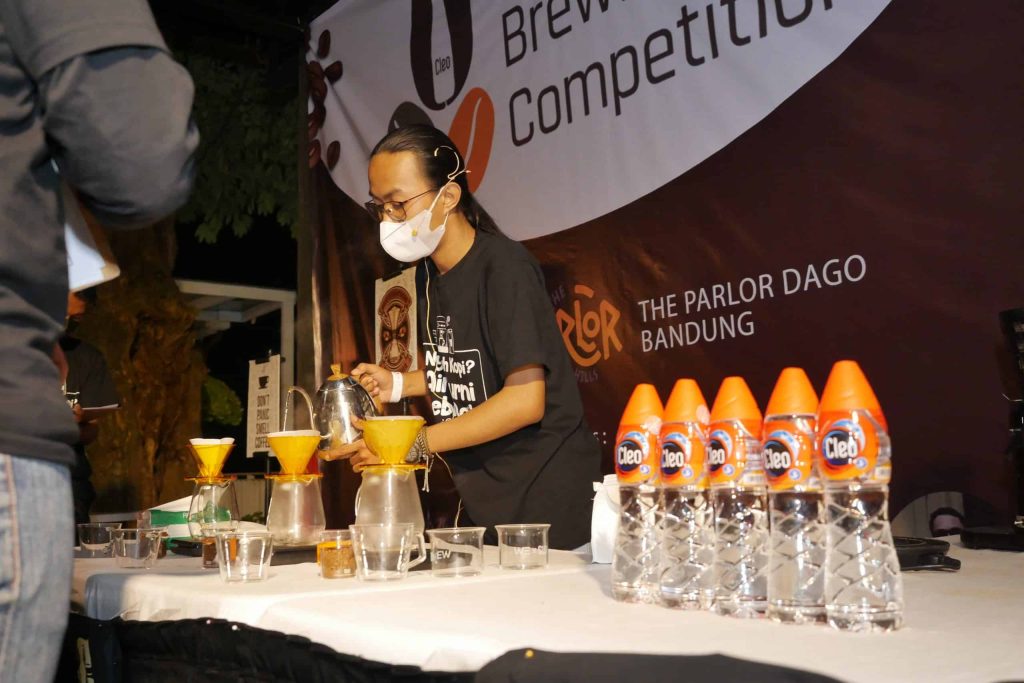 Cleo Brewing Competition hadir dengan pesan bahwa Kopi dan Cleo adalah sahabat dalam sebuah kemurnian rasa. Membawa beragam cerita dari 12 kota di Indonesia yang dikemas dengan tema “Seduh Bersama, Nikmati Kemurniannya”. Cleo Brewing Competition diselenggarakan pertama kali di Kota Bandung pada tanggal 24 Februari 2022.