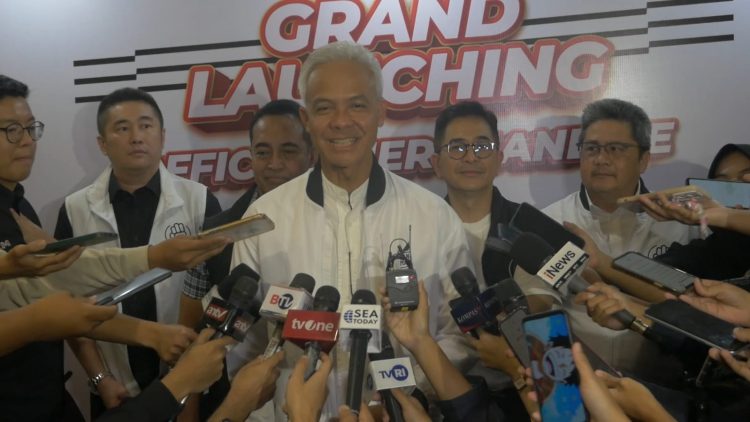Capres Nomor Urut 3, Ganjar Pranowo saat diwawancarai di FX Sudirman, Senayan, Jakarta Pusat, pada Senin (11/12/2023). (Ilham/Suaranusantara)