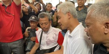 Ganjar Pranowo bersama warga di Balikpapan (Dok PDIP)