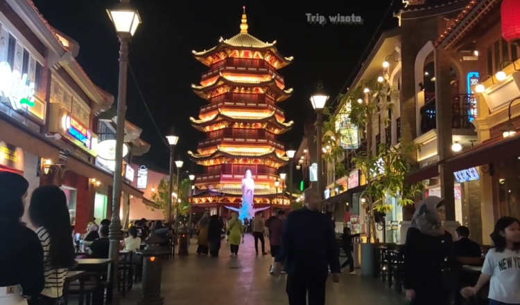 Pantjoran Chinatown PIK (Dok SS Youtube @Trip Wisata)