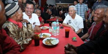 Ganjar Pranowo bersama senior PDIP di Jawa Tengah