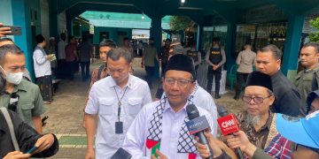 Mahfud MD memberikan keterangan kepada wartawan, di Pandeglang.(Def/SuaraNusantara)