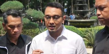 Jubir TPN Ganjar-Mahfud, Aiman Witjaksono saat diwawancarai di Mapolda Metro Jaya, pada Selasa (5/12/2023). (Ilham/Suaranusantara)