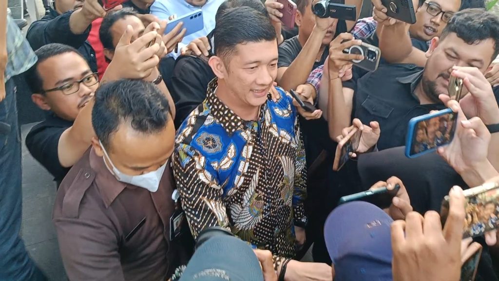 Aspri Wamenkumham, Eddy Hiariej, Yogi Ari Rukmana setelah menjalani pemeriksaan di gedung KPK RI, pada Selasa (5/12/2023). (Ilham/Suaranusantara)
