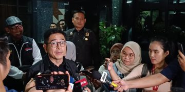 Ketua TPN Ganjar-Mahfud, Arsjad Rasjid saat diwawancarai di gedung High End, Kebon Sirih, Jakarta Pusat, pada Rabu (6/12/2023). (Ilham/Suaranusantara)