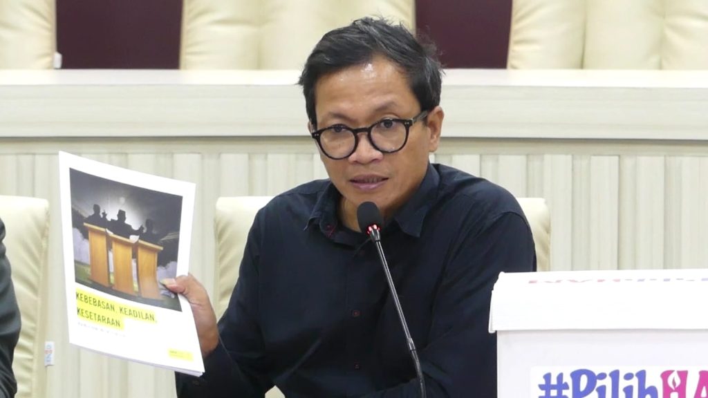 Direktur Eksekutif Amnesty International Indonesia, Usman Hamid di Kantor KPU RI, Jakarta. (Foto Ilham/Suaranusantara)