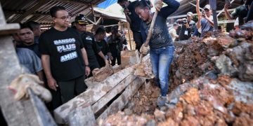 Capres nomor urut 1, Anies Rasyid Baswedan saat kampanye di Kampung Bata, Riau, pada Rabu (13/12/2023). (Foto Doc. Timnas Amin/Suaranusantara)