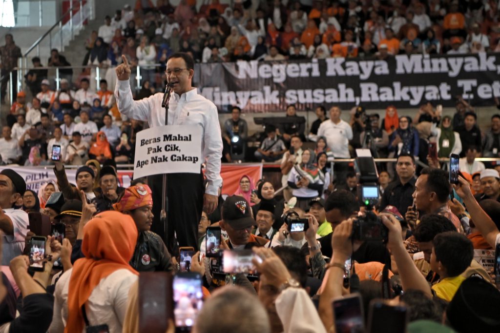 Capres nomor urut 1, Anies Rasyid Baswedan saat kampanye di GOR Pekanbaru Riau, pada Rabu (13/12/2023). (Foto Doc. Timnas Amin/Suaranusantara)