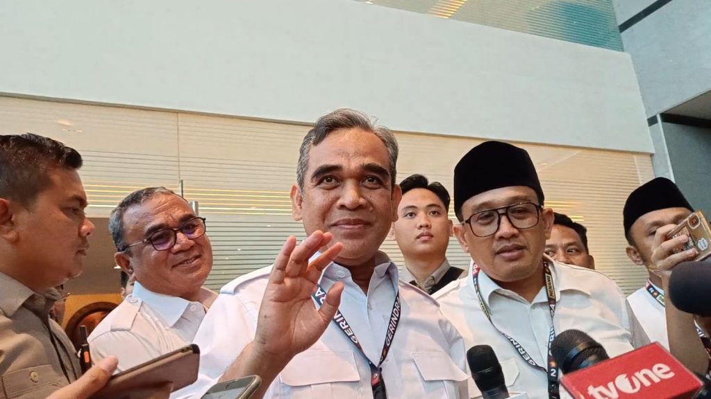 Sekjen partai Gerindra, Ahmad Muzani saat diwawancarai usai acara Rakornas partai Gerindra di JIExpo, Kemayoran, Jakarta Utara, pada Jum'at (15/12/2023). (Ilham/Suaranusantara)