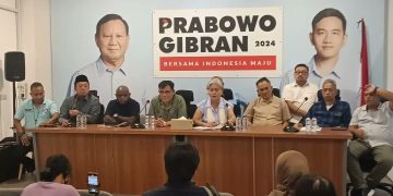 Sejumlah aktivis 98 memberikan keterangan dalam Jumpa Pers di Media Center TKN Prabowo -Gibran, Jakarta, Senin 11 Desember 2023. (twitter)