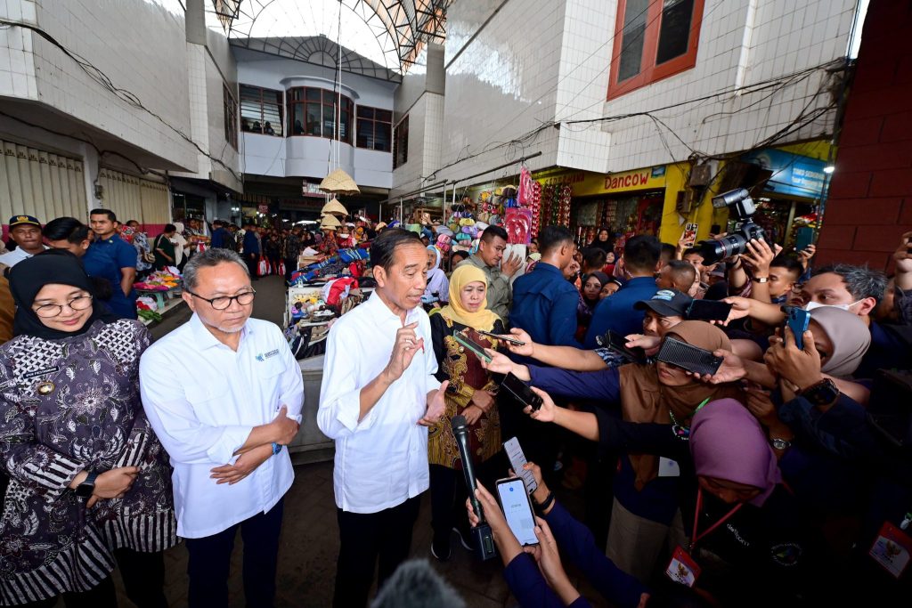 Jokowi berkunjung di Pasar Rogojampi, Banyuwangi