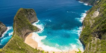 Pantai Kuta Mandalika (Freepik)