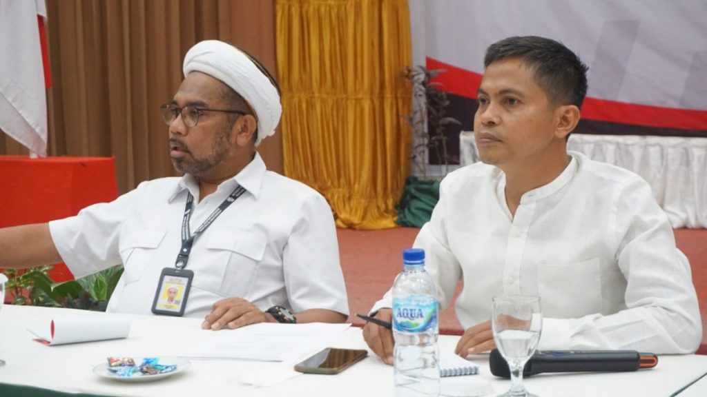 Tenaga Ahli Utama Ali Mochtar Ngabalin dan Tenaga Ahli Madya Ngathoillah dalam jKSP Mendengar digelar di Kabupaten Fakfak, Papua Barat.