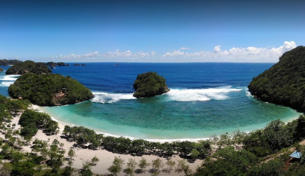 Pantai Teluk Asmoro, Malang (Dok Rio Wija)