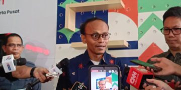 Koordinator Divisi Penanganan Pelanggaran dan Data Informasi Bawaslu Jakarta Pusat, Dimas Trianto Putro saat diwawancarai di Gedung Bawaslu Jakarta Pusat, pada Selasa (2/1/2024). (Foto Ilham/Suaranusantara)