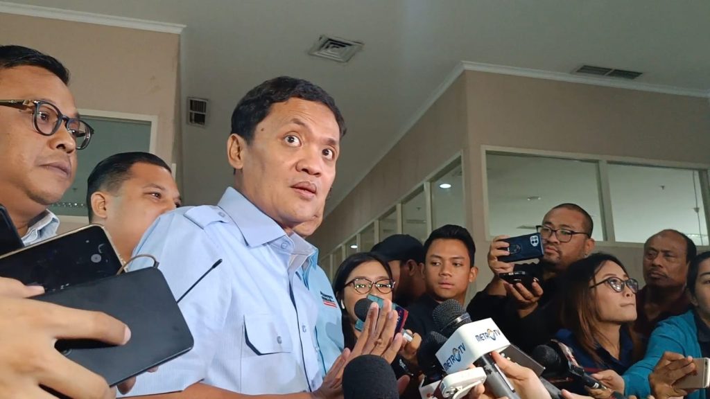 Wakil Ketua Tim Kampanye Nasional (TKN) Prabowo-Gibran, Habiburokhman saat diwawancarai di kantor Bawaslu Jakarta Pusat, pada Rabu (3/1/2024). (Foto Ilham/Suaranusantara)