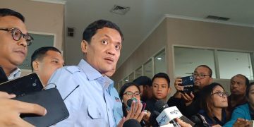 Wakil Ketua Tim Kampanye Nasional (TKN) Prabowo-Gibran, Habiburokhman saat diwawancarai di kantor Bawaslu Jakarta Pusat, pada Rabu (3/1/2024). (Foto Ilham/Suaranusantara)