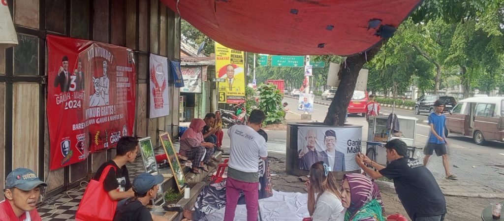 Skuad gelar cukur gratis bersama warga(dok ist)