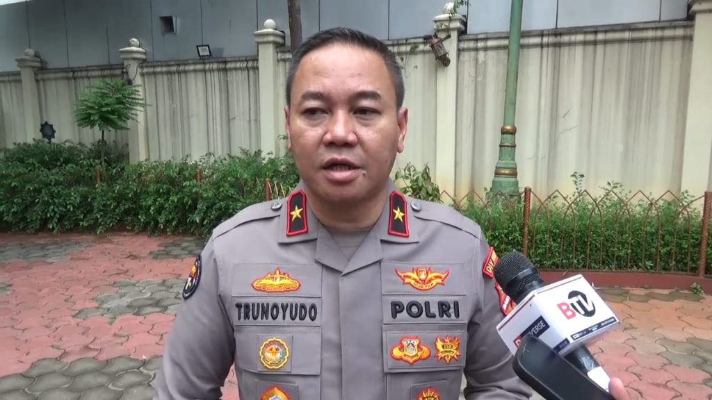 Kabid Humas Polda Metro Jaya, Brigjen Pol Trunoyudo Wisnu Andiko saat diwawancarai, pada Jum'at (5/1/2024). (Foto Ilham/Suaranusantara)