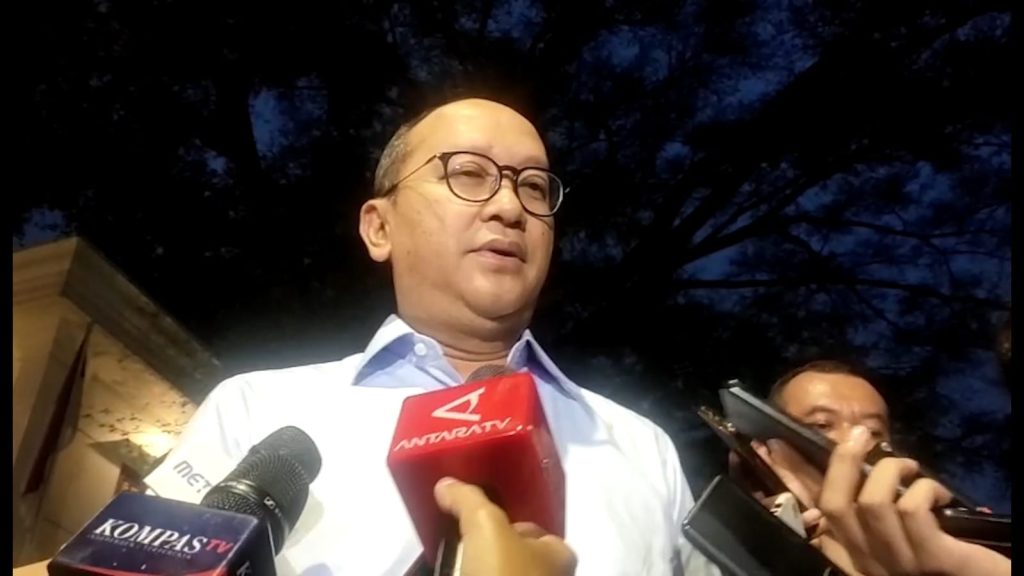 Ketua Tim Kampanye Nasional (TKN) Prabowo-Gibran, Rosan Roeslani saat diwawancarai di Kertanegara, pada Rabu (10/1/2024). (Ilham/Suaranusantara)