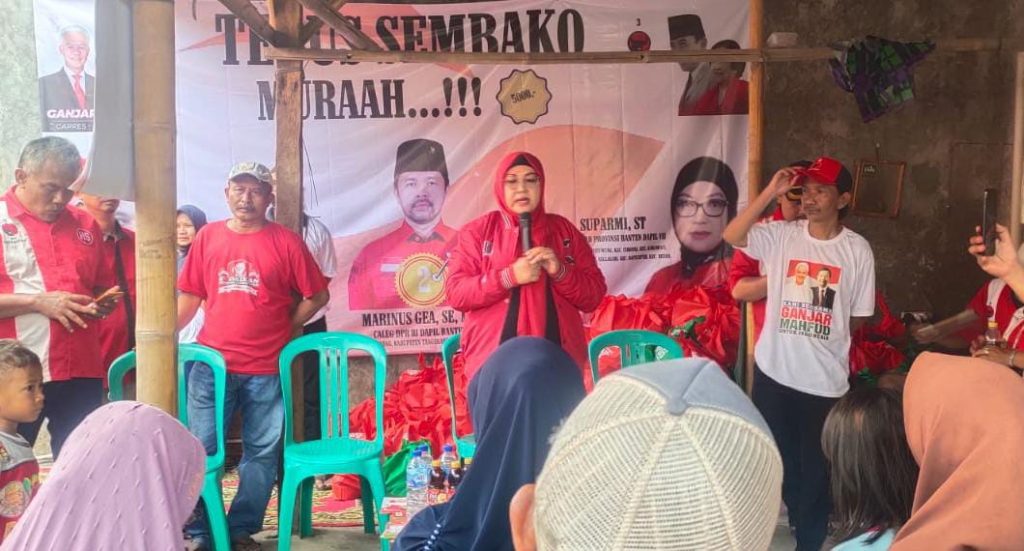 Warga Periuk Kota Tangerang Serbu Tebus Murah Sembako Relawan Ganjar - Mahfud