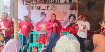 Warga Periuk Kota Tangerang Serbu Tebus Murah Sembako Relawan Ganjar - Mahfud