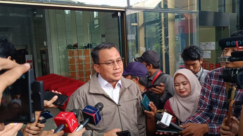 Kabid Pemberitaan KPK RI, Ali Fikri saat diwawancarai di gedung KPK RI, Jakarta, pada Selasa (5/12/2023). (Foto Ilham/ Suaranusantara).