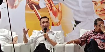 Jubir TPN Ganjar-Mahfud, Chiko Hakim saat konferensi pers di Media Center TPN Ganjar-Mahfud, Menteng, Jakarta Pusat, pada Selasa (23/1/2024) (Foto Ilham/Suaranusantara)