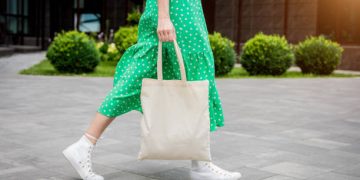 Outfit wanita warna hijau (dok iStock)