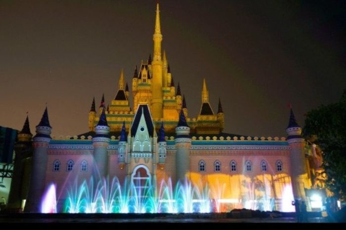 Atlantis Land Surabaya