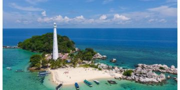Pantai Lengkuas, Bangk Belitung (Dok Foto/Instagram/@visitindonesia)