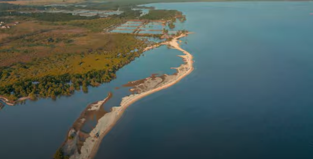 ilustrasi Pantai Ujung Piring di Jepara (Dok. Yt DRONE-ID)