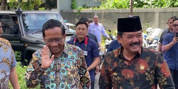 Menkopolhukam Baru Hadi Tjahjanto Sambangi Kediaman Mahfud MD