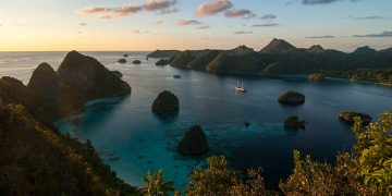 ilustrasi Pemandangan menakjubkan Wayag, Raja Ampat, Papua. (Dok. Istock)