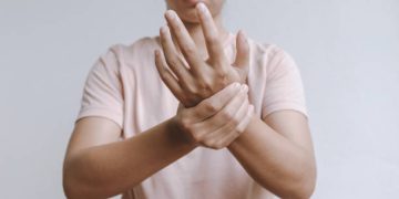 Ketahui Kesemutan di Tangan Gejala Penyakit Apa?
