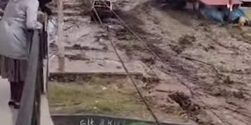 Banjir Lahar Dingin Landa Sumbar; Jalan Lintas Bukittinggi-Padang Putus Total