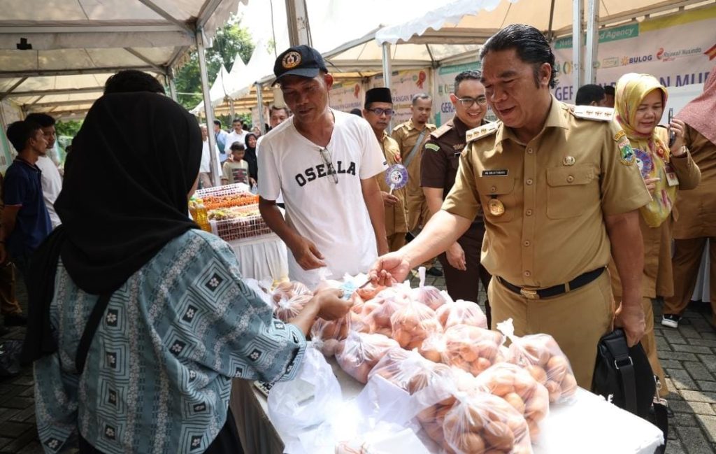 Pj Gubernur Banten Al Muktabar cek harga bahan pokok jelang lebaran.(ist)