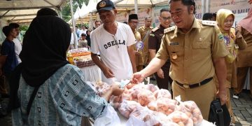 Pj Gubernur Banten Al Muktabar cek harga bahan pokok jelang lebaran.(ist)