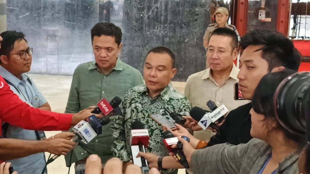 Ketua Harian DPP partai Gerindra, Sufmi Dasco Ahmad saat diwawancarai di Kompleks Parlemen, Senayan, Jakarta Pusat, pada Rabu (17/04/2024). (Ilham/Suaranusantara)