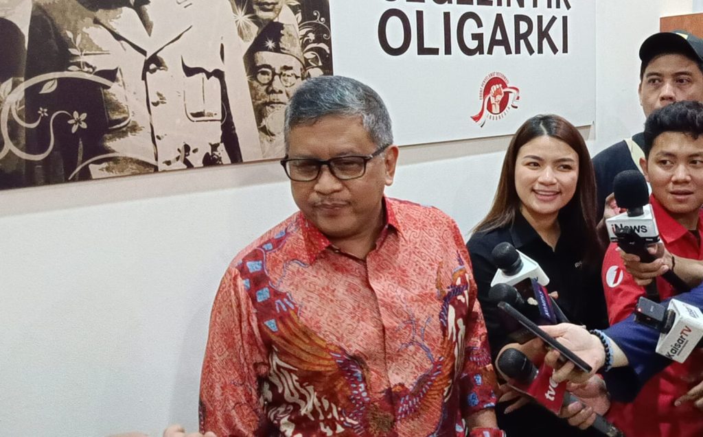 Sekjen PDI Perjuangan, Hasto Kristiyanto saat diwawancarai di Jakarta Pusat, pada Kamis (18/04/2024). (Ilham/Suaranusantara)