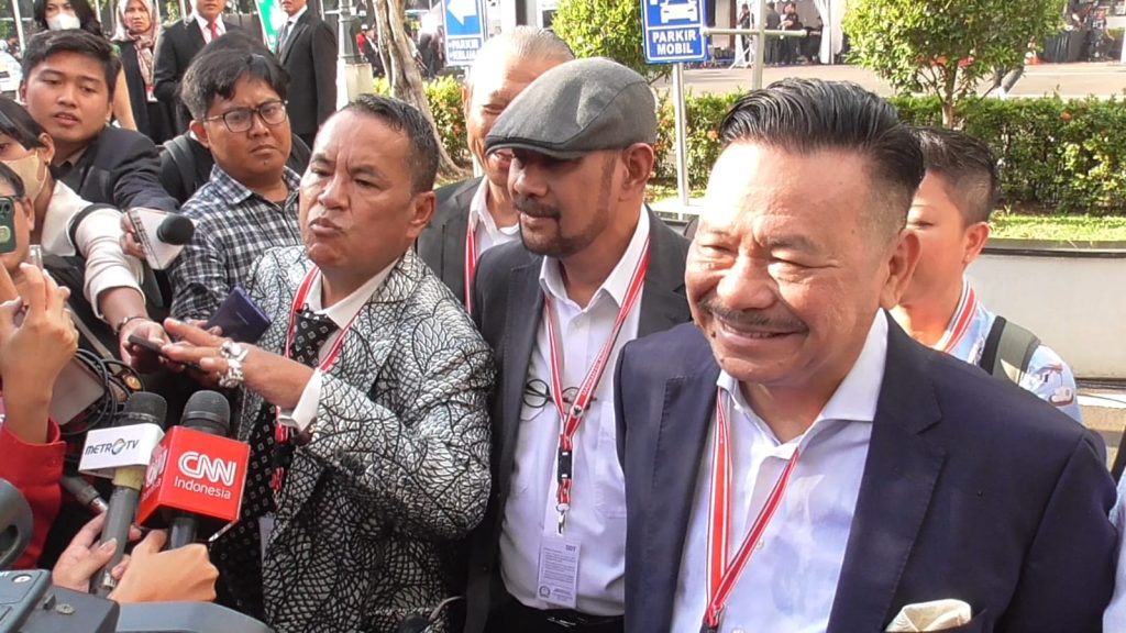 Tim Pembela Prabowo-Gibran, Otto Hasibuan dan Hotman Paris Hutapea saat diwawancarai di Gedung MK, Jakarta Pusat, pada Senin (22/04/2024). (Ilham F/Suaranusantara).